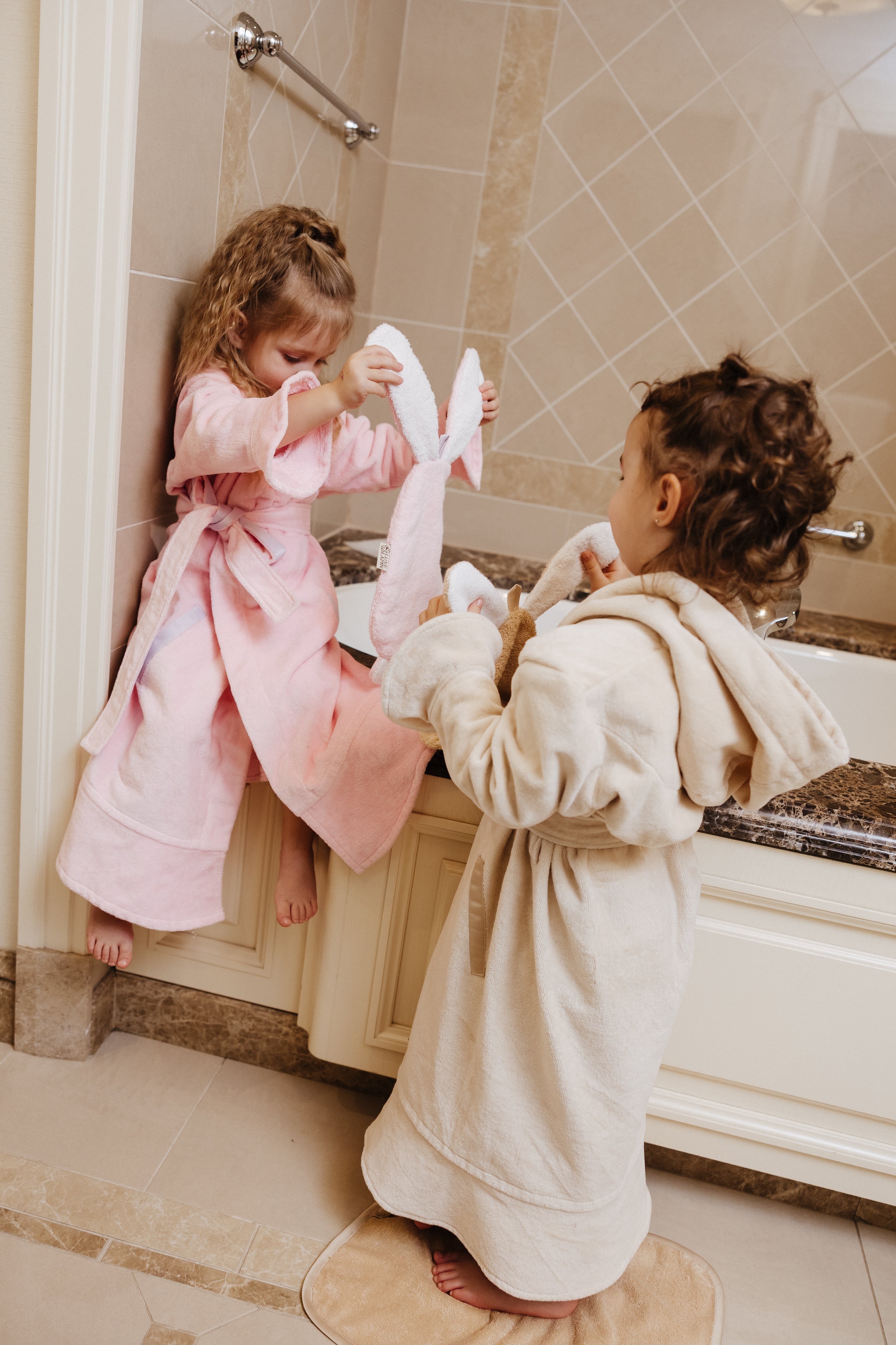 Powdery bunny hand towel