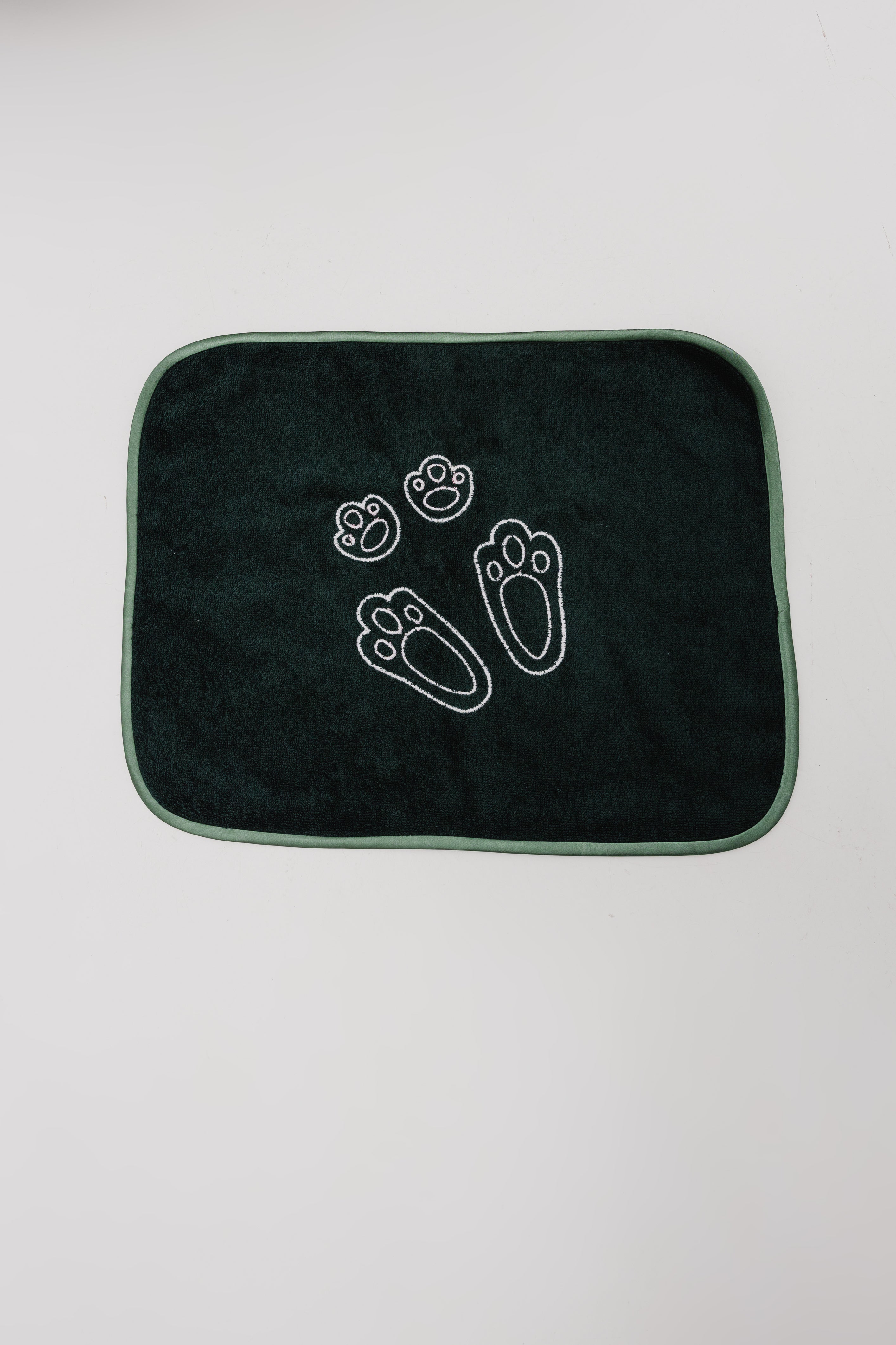Foot towel with paws
