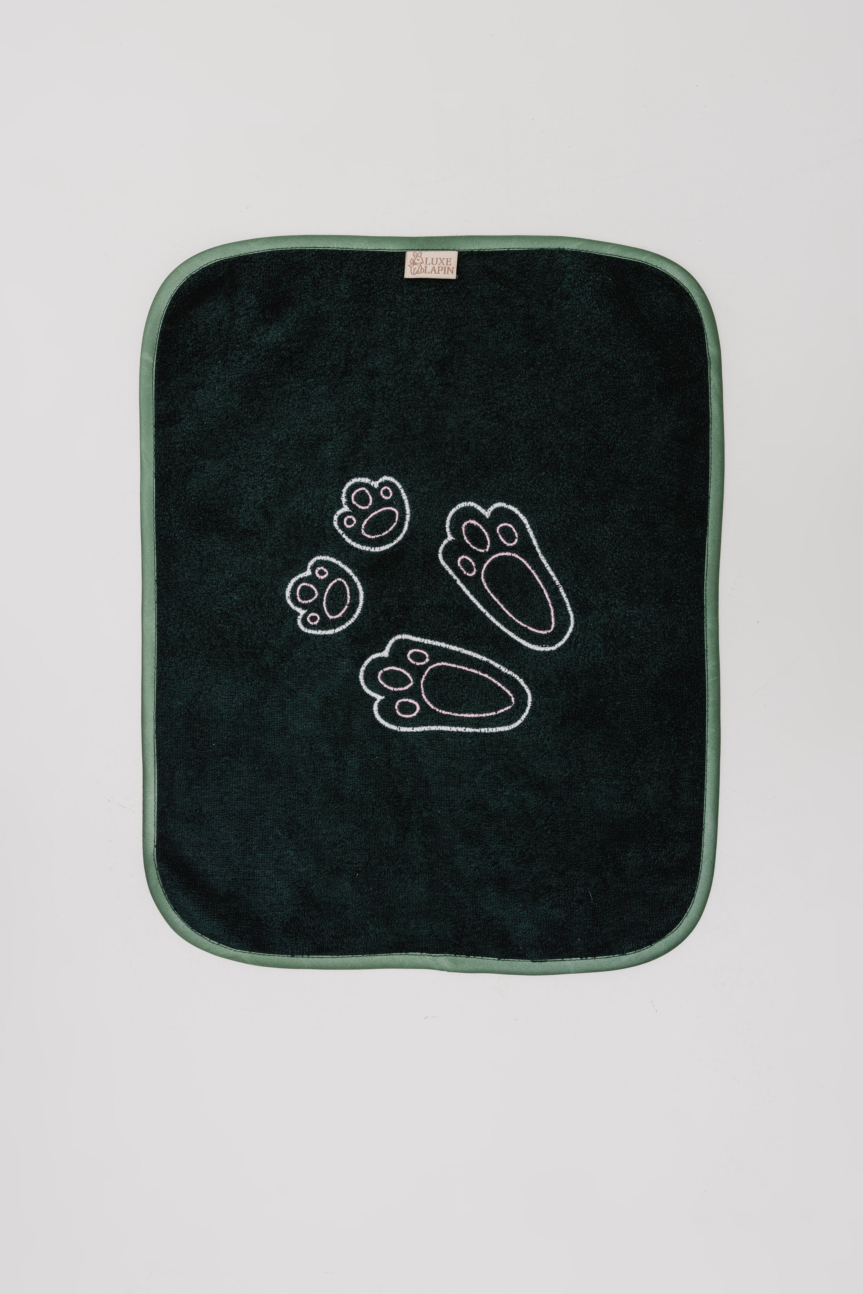 Foot towel with paws
