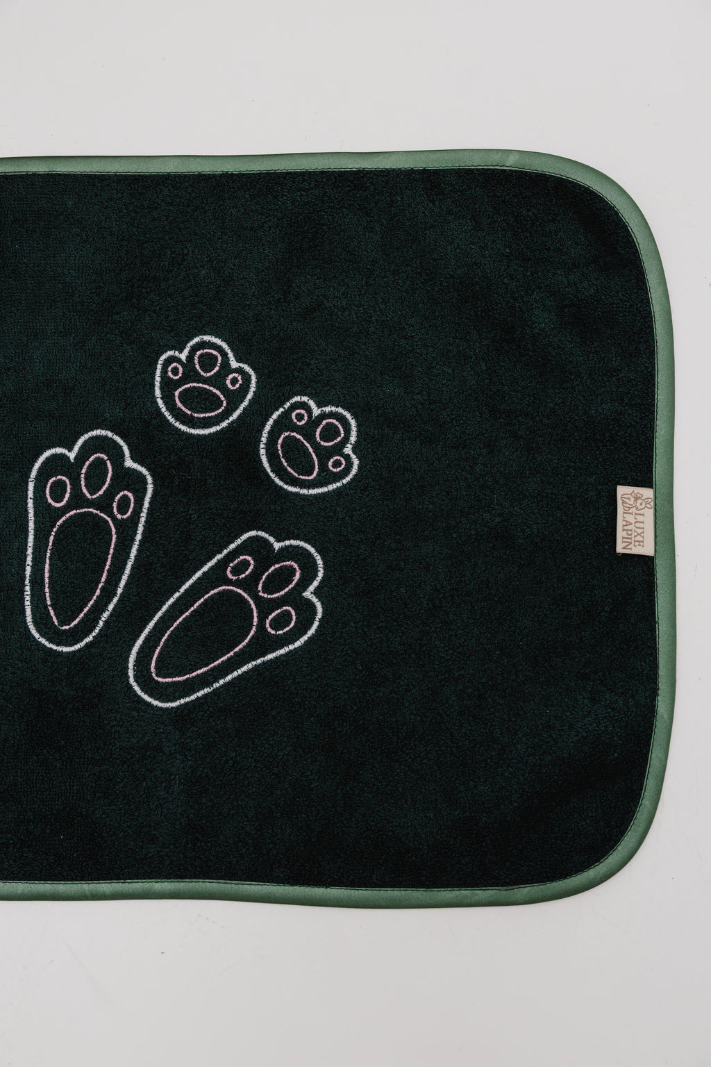 Foot towel with paws