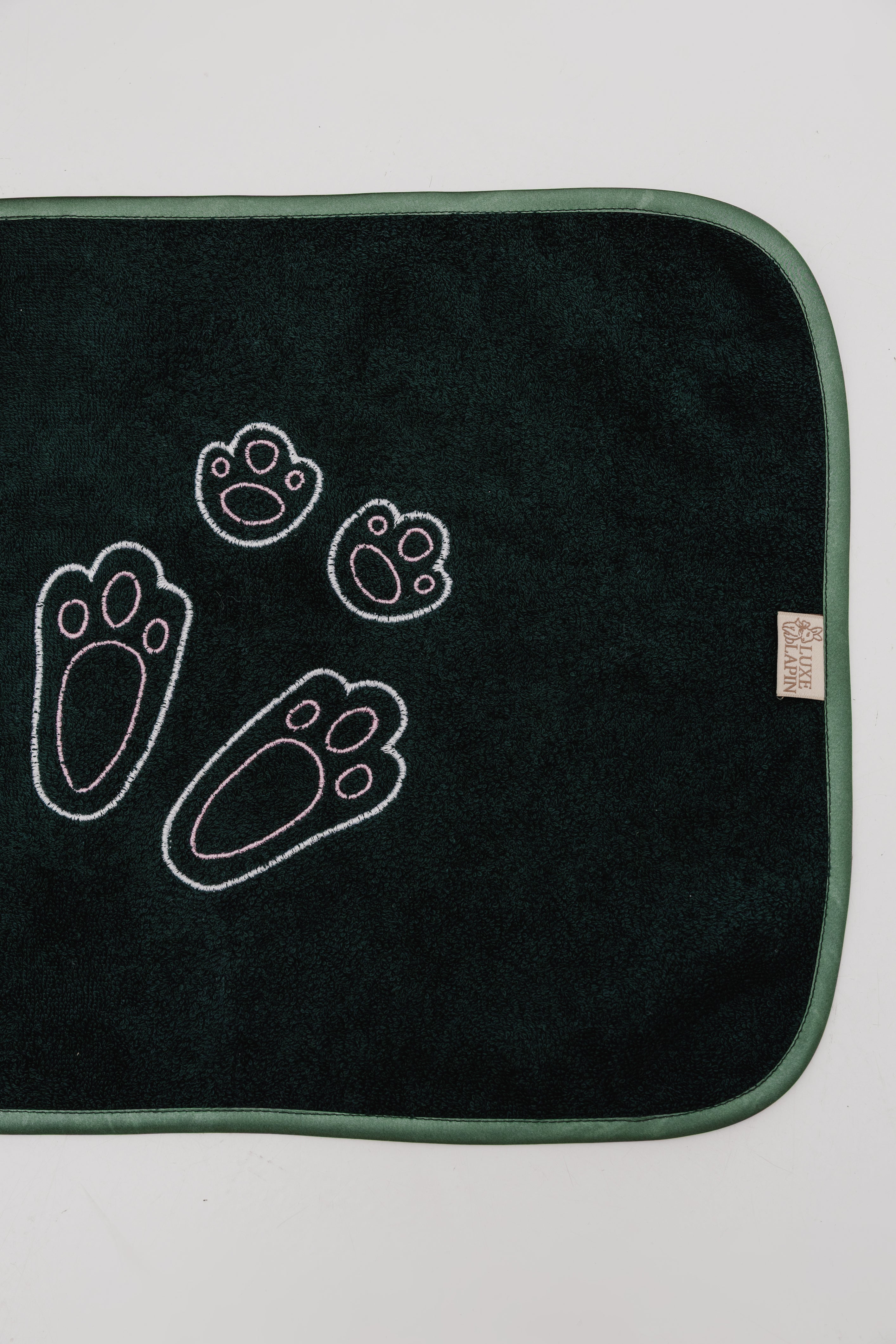 Foot towel with paws